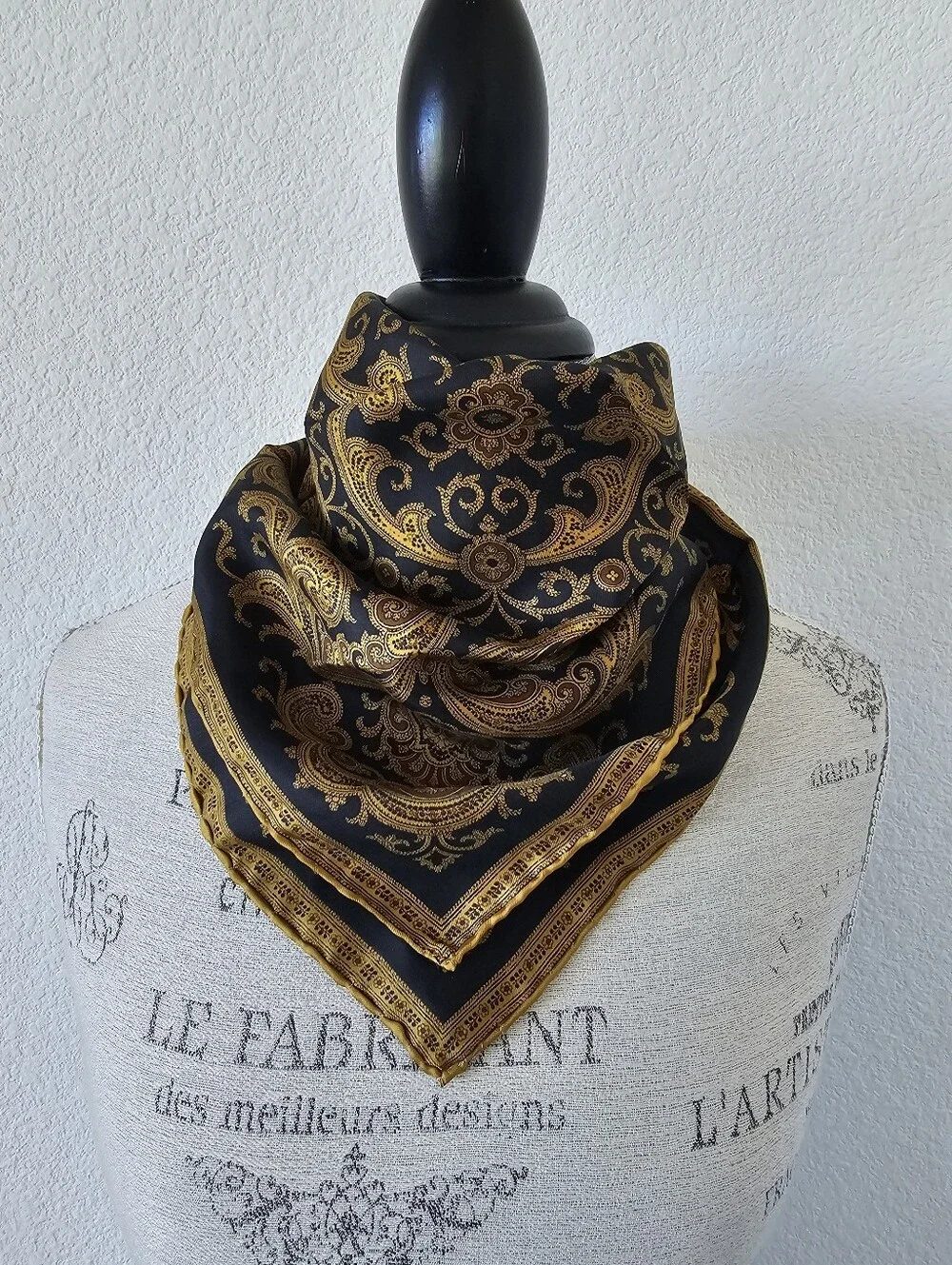 Vintage ​vintage black